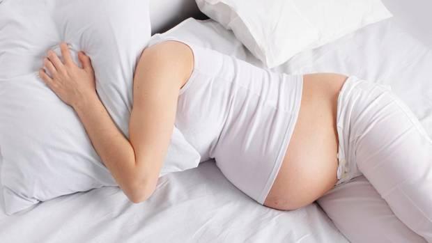 <em>大一女生宿舍分娩</em>+婴儿死亡被扔垃圾桶